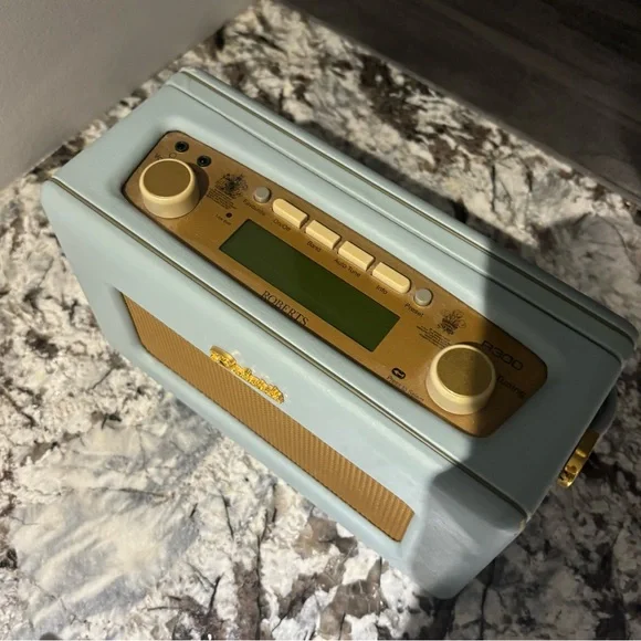 Roberts R300 Radio - Picture 2 of 8